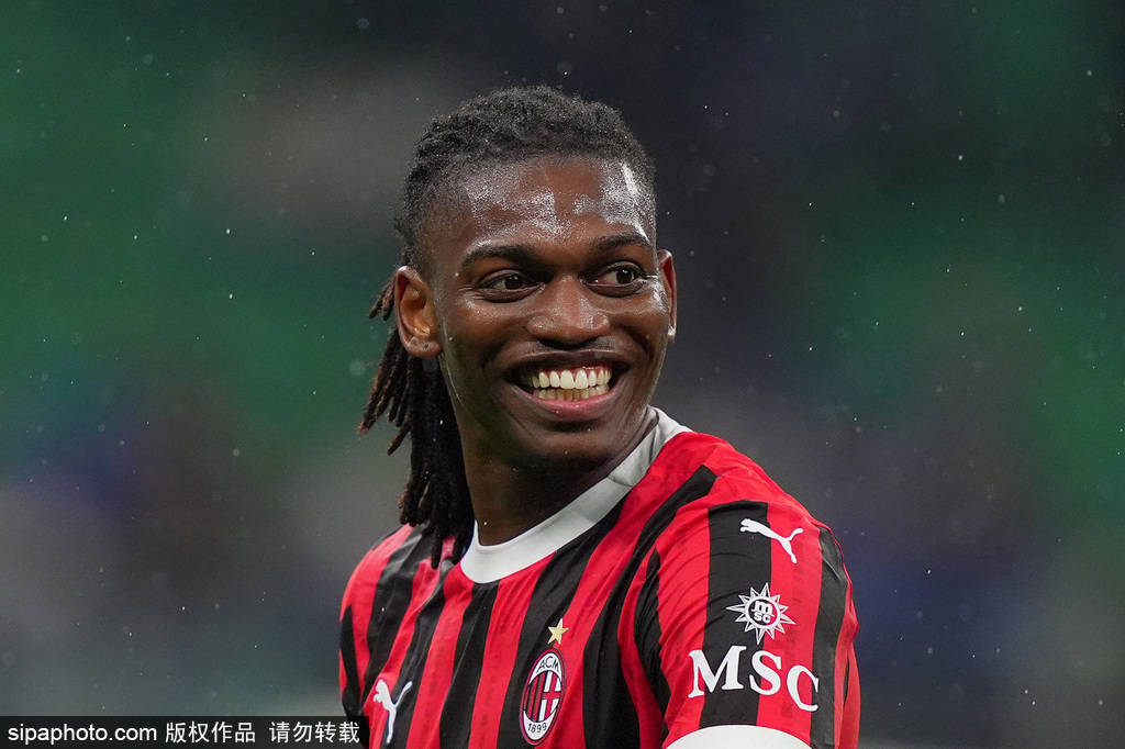 惊爆！利物浦正式询价莱奥！拜仁秘密会谈曝光，米兰死守1.3亿防线！